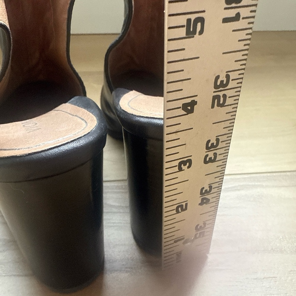 Vionic Black Leather Heeled Close Toe - image 4